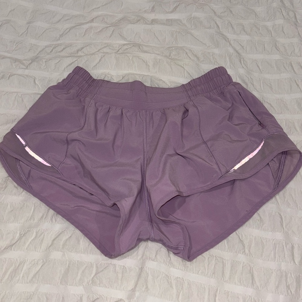 Lululemon Hotty Hot 2.5 low rise Lavender Shorts Size 6